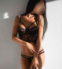 Erdemli Escort Kız: Bir Tanrıça Portresi